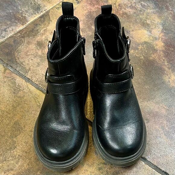 Cat & Jack Evie Lug Sole Black Ankle Boots 11 - Picture 6 of 14